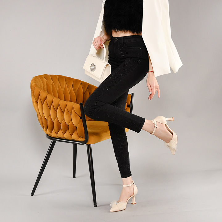 κομψά σανδάλια και πέδιλα