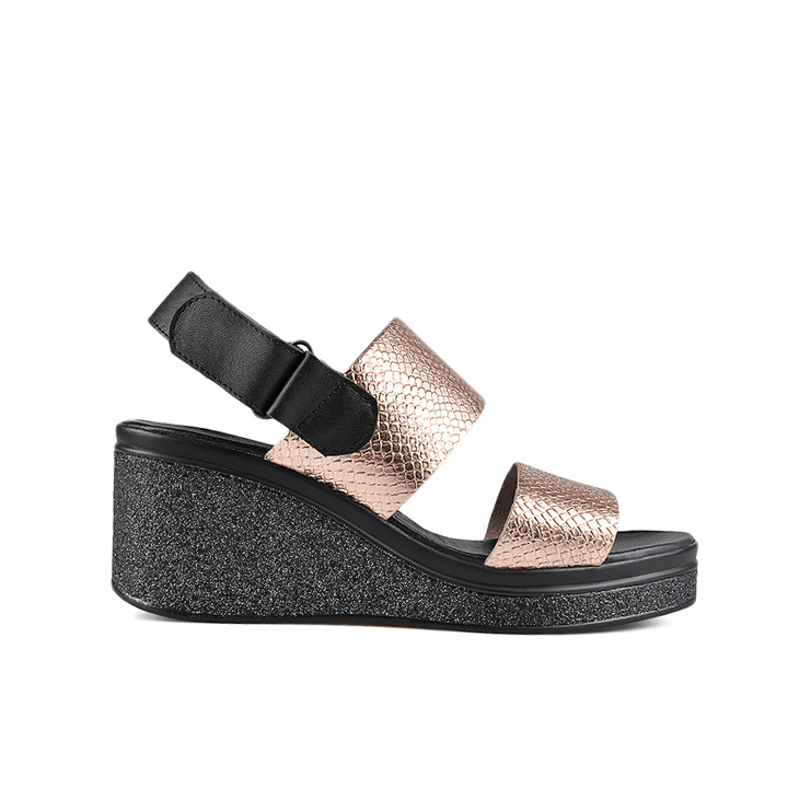 Γυναικεία σανδάλια με πλατφόρμα