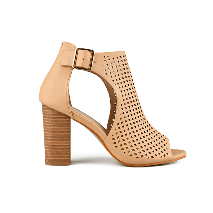 Γυναικεία κομψά σανδάλια και παντόφλες