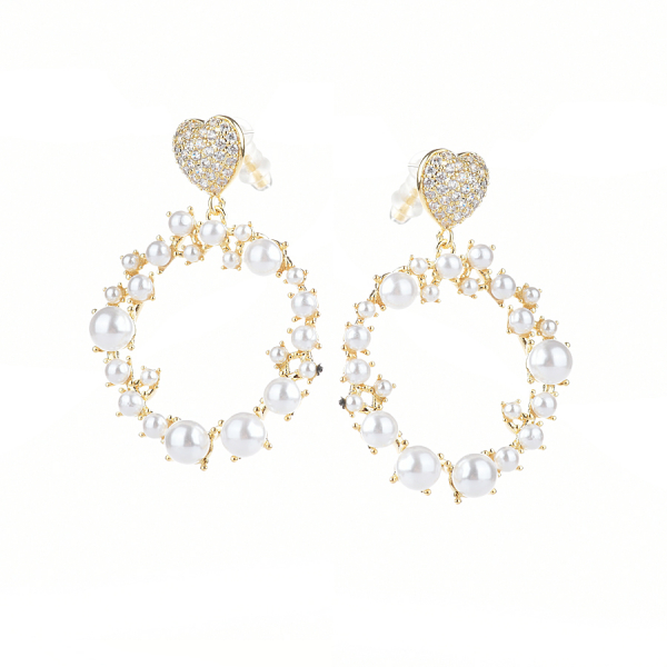 lady's earrings   0165102